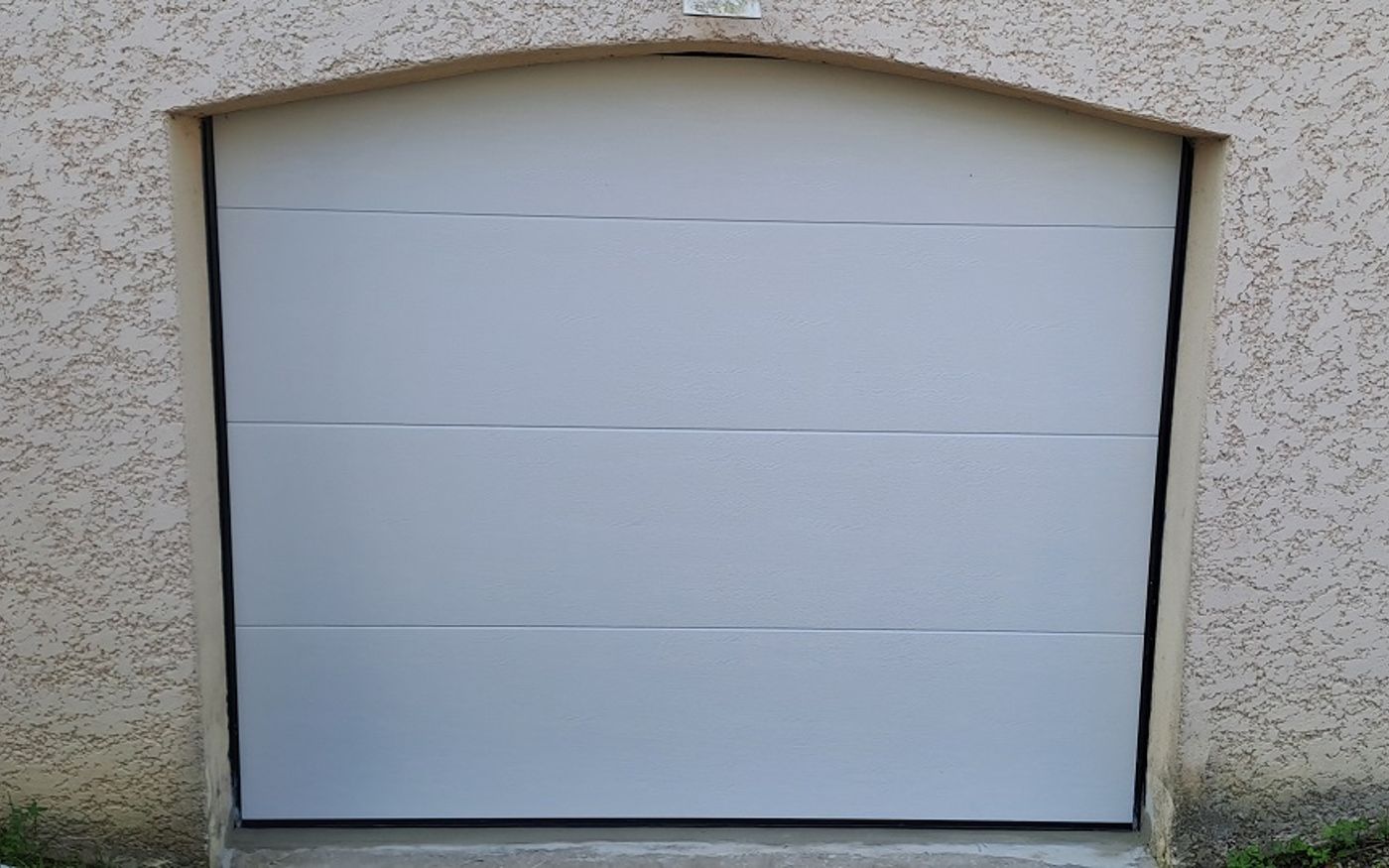 Porte de garage à Ney
