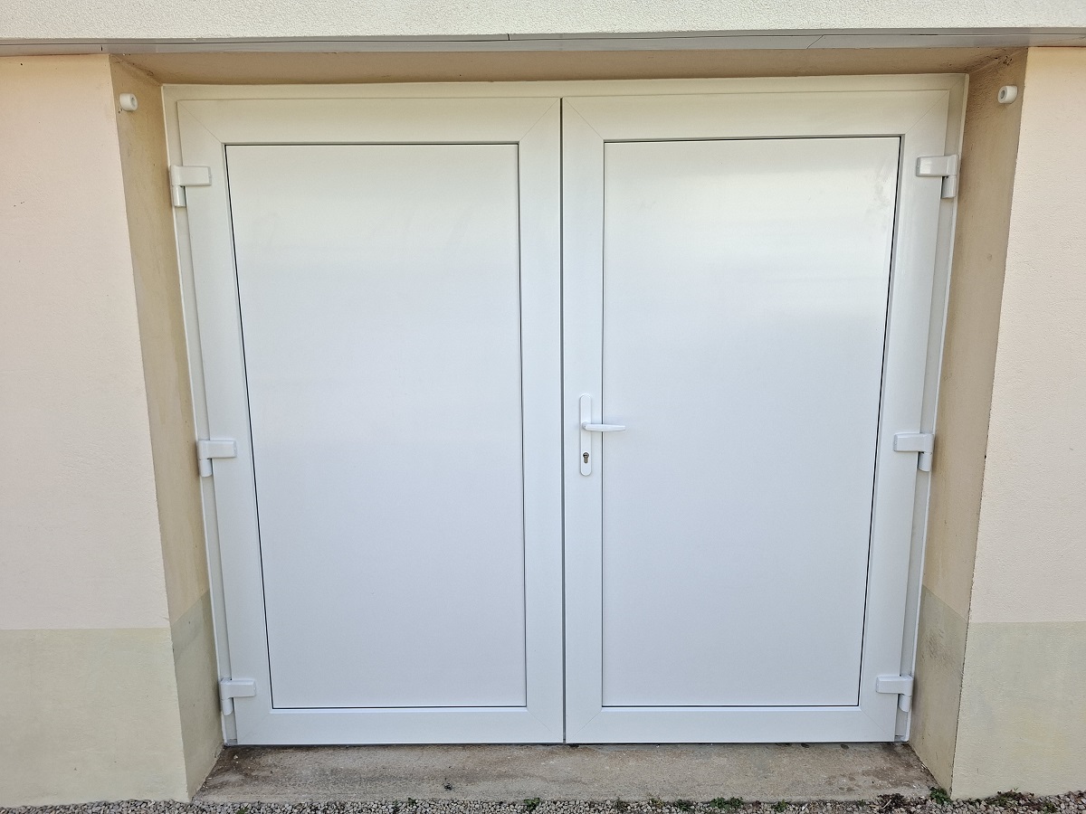 Remplacement doubles portes ceyzeriat 01250 apres