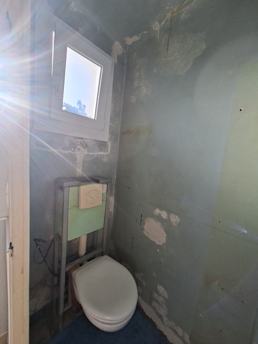 Installation toilettes commenailles avant