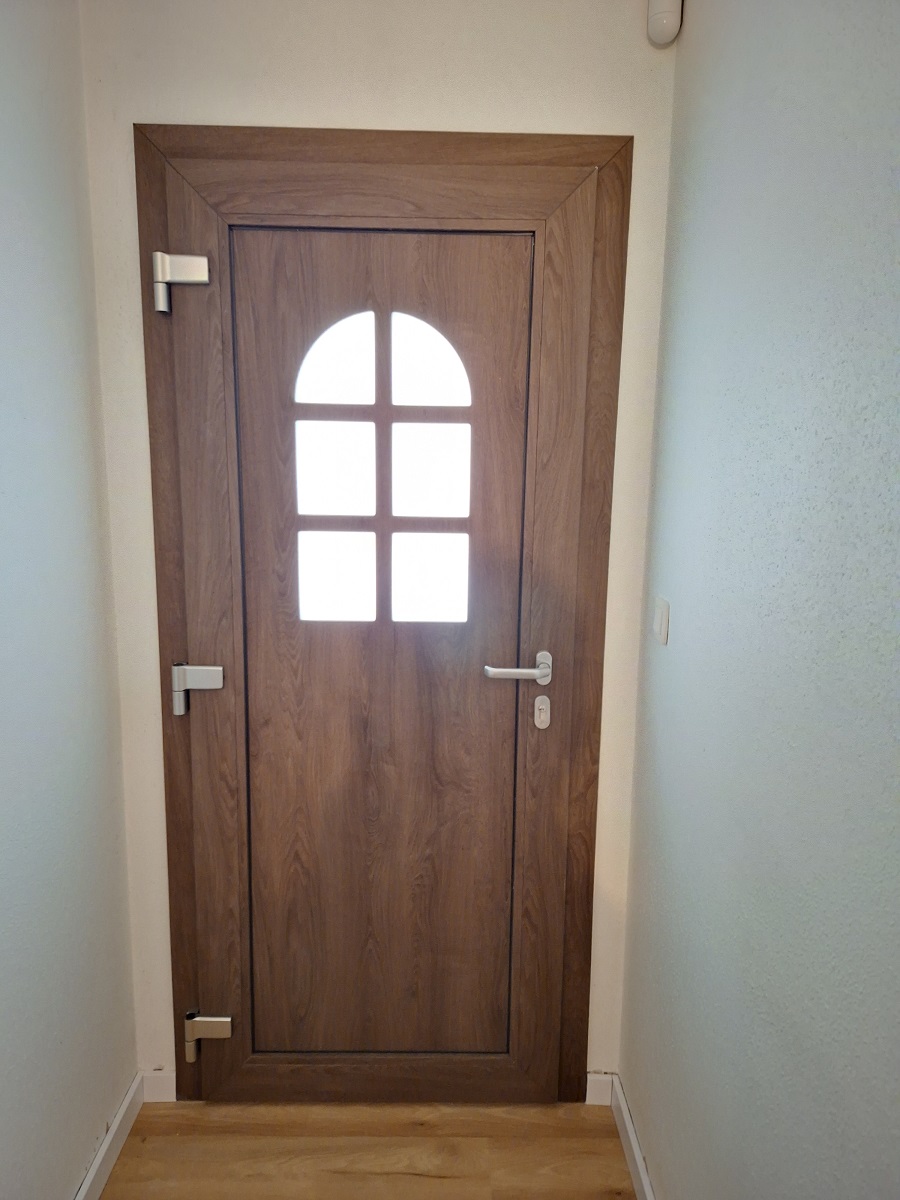 Installation porte entree beaurepaire en bresse