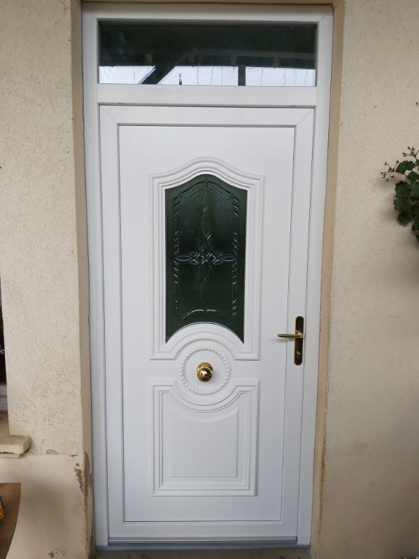 Porte entree  voiteur 39210