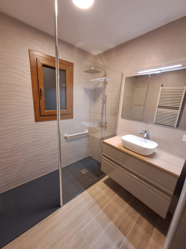 Salle de bain  salins les bains 39110